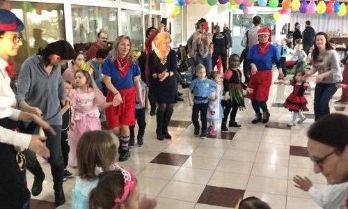 jelmezbál és a Lippogó-1